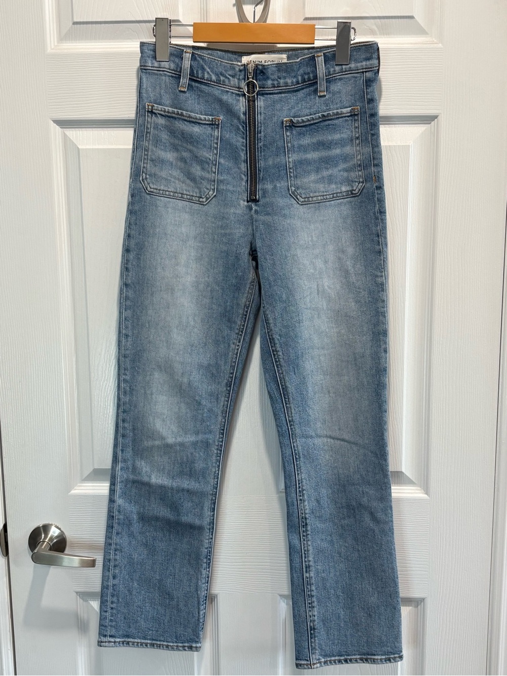 Aritzia Denim Forum The Just Peachy Straight Exposed Zip Patch Pocket Jeans, 27